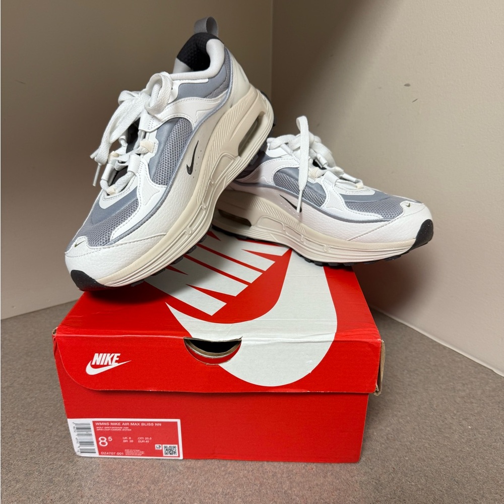 Nike Women’s Air Max Bliss ‘White Light Orewood Brown’